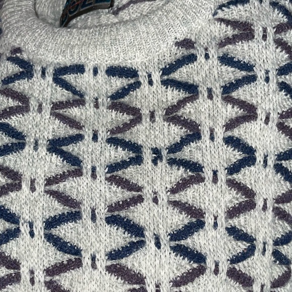 Vintage Sweater - Picture 2 of 3